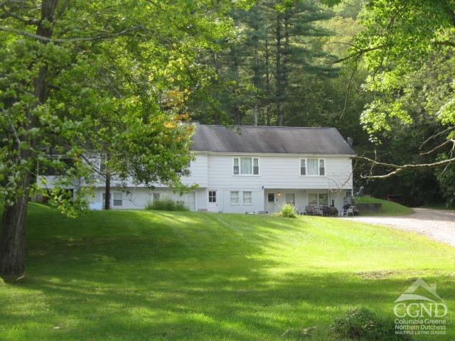 a view of a house with a yard