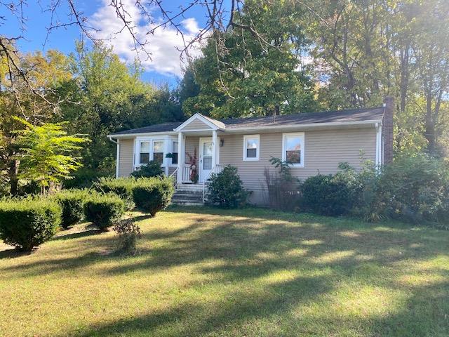 View of front of home featuring a front yard