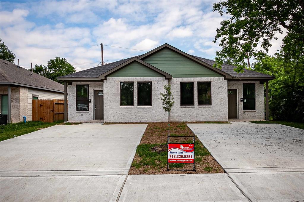 a front view of house with yard