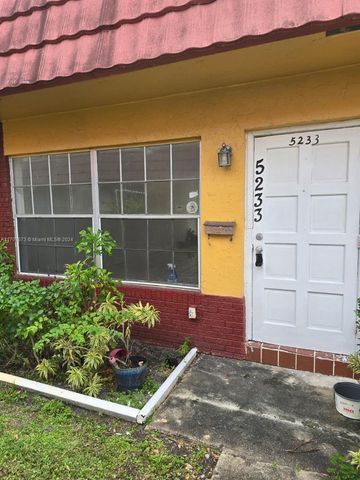 $1,900 | 5233 Northwest 27th Street, Unit 8B | Lauderhill