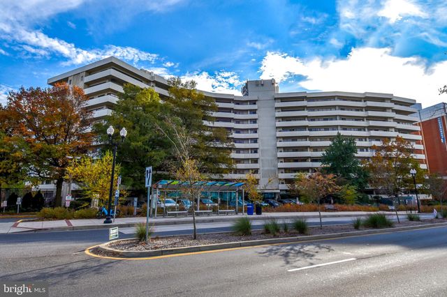 $300,000 | 5300 Columbia Pike, Unit 905 | Columbia Forest