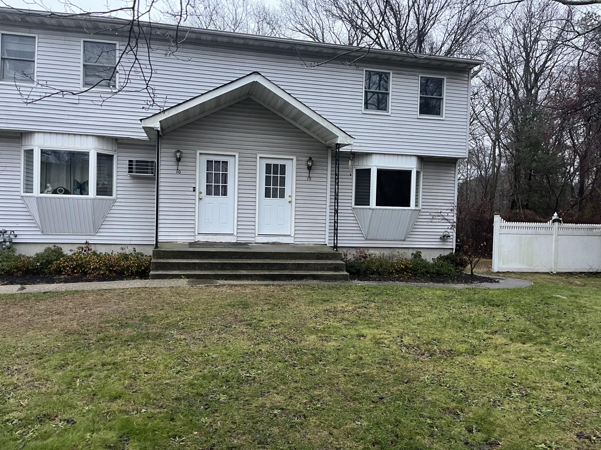 View of front of house featuring a front yard