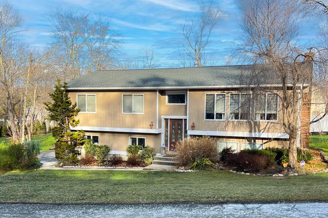 $750,000 | 77 Dustman Lane | Nanuet