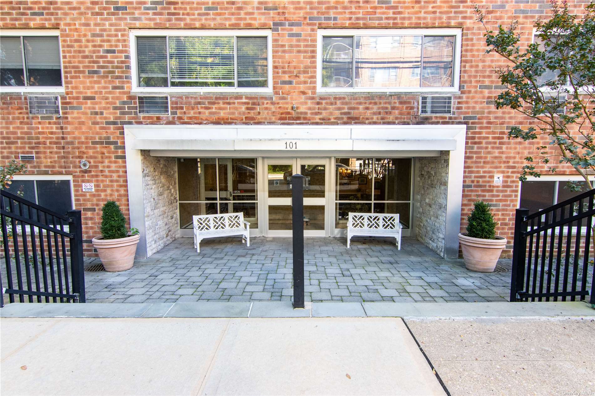 101 Clinton Avenue, Unit 1L, Mineola, NY 11501 | Compass