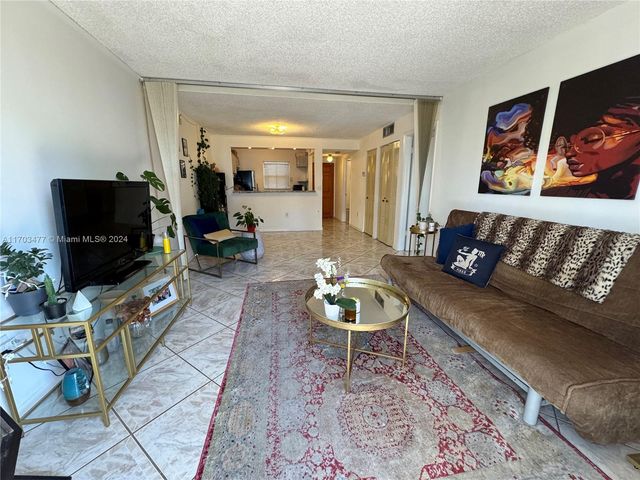 $2,500 | 701 Euclid Avenue, Unit 203 | Flamingo-Lummus