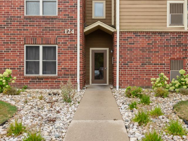 $242,900 | 124 Glengarry Drive, Unit 302 | Bloomingdale