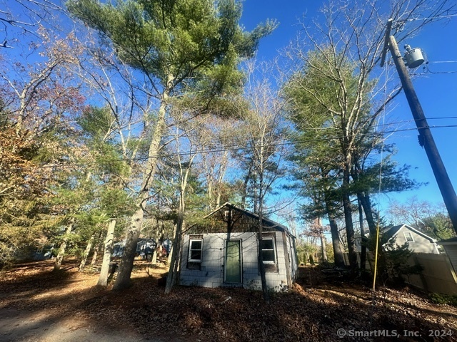 a view of a back yard of the house