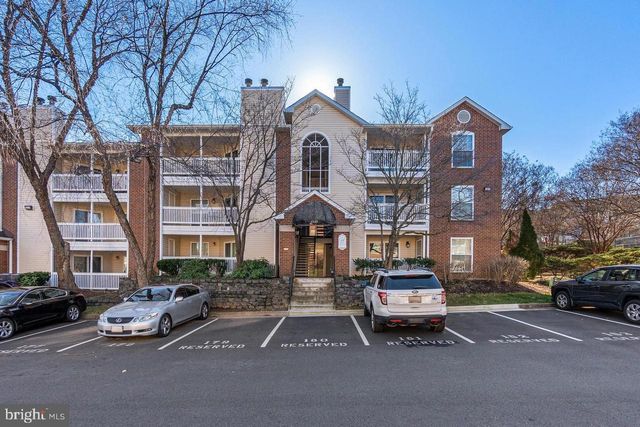 $1,995 | 1535 Lincoln Way, Unit 102 | Fountains at Mclean Condominiums