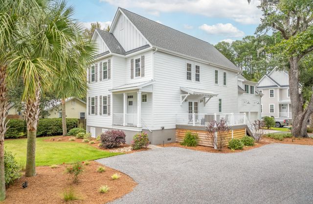 $1,156,000 | 452 Woodland Shores Road