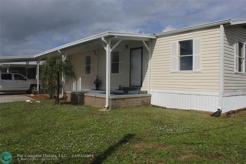 a view of a back yard of the house