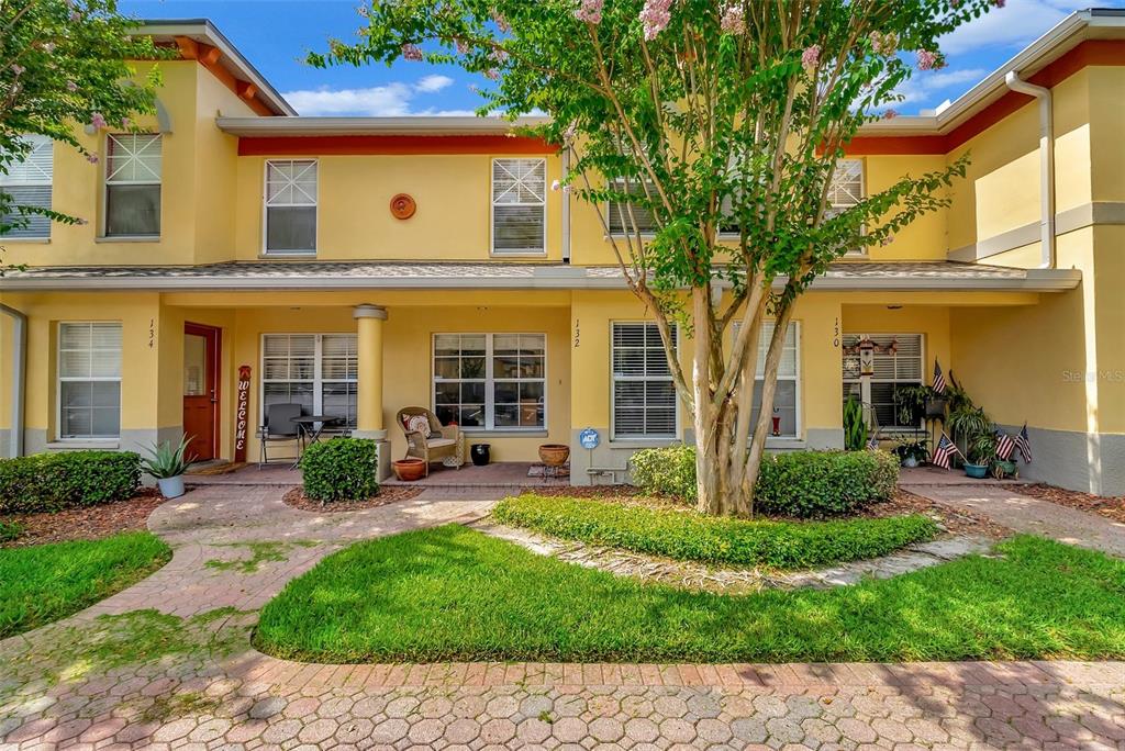 a view of a house with a yard