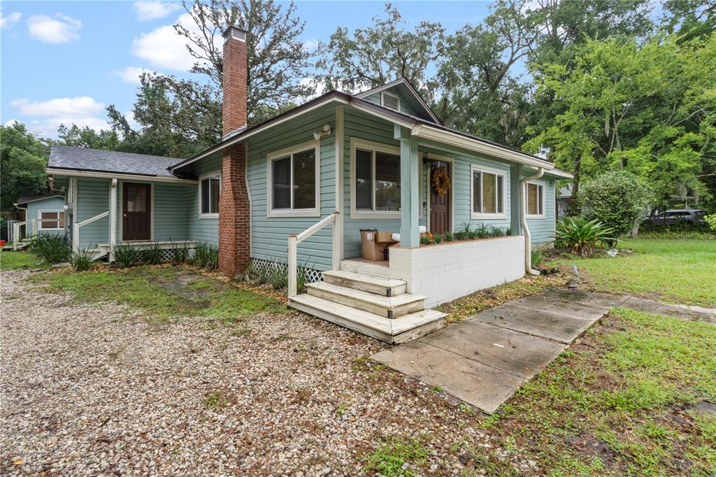 a view of house with a yard