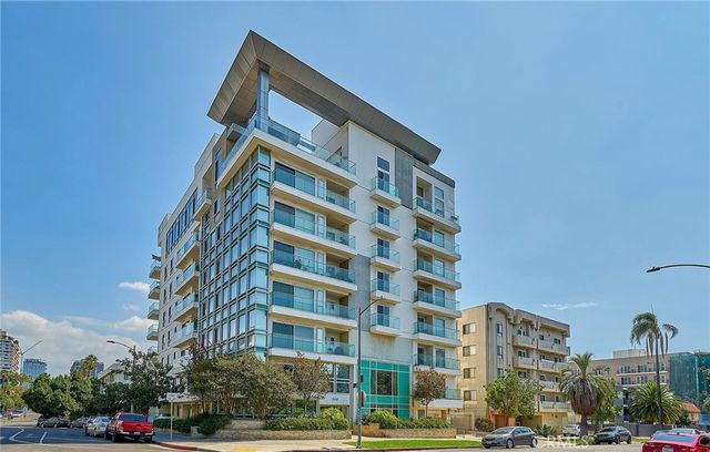 $899,000 | 702 South Serrano Avenue, Unit 405 | Mid-Wilshire