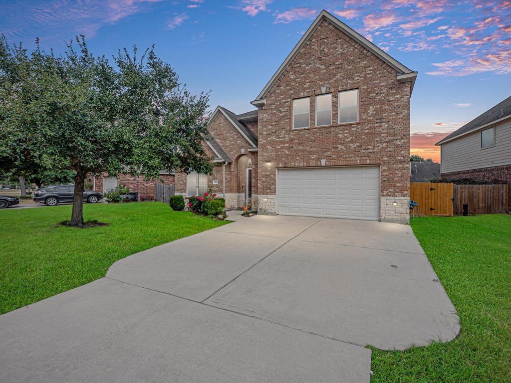 The star on Starbridge Lake Ln! This expansive 2-story, 4Bed|3Bath stunner resides in the optimally located Parkway Lakes