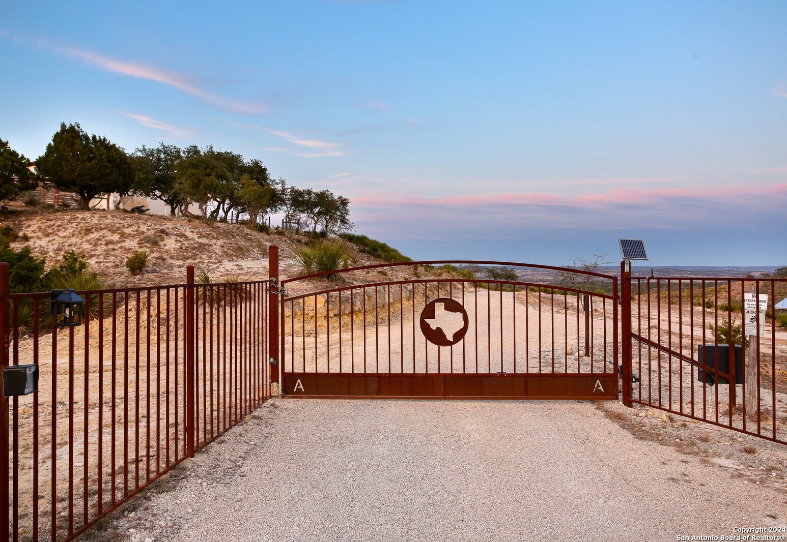 a view of a wrought fence