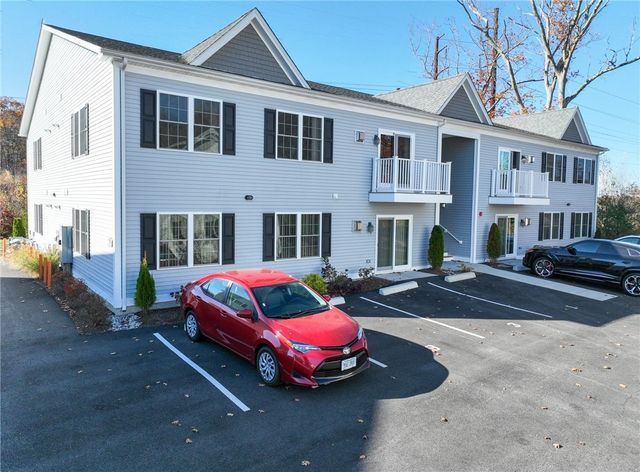 $349,900 | 9 Gray Coach Lane, Unit 909 | Comstock Gardens