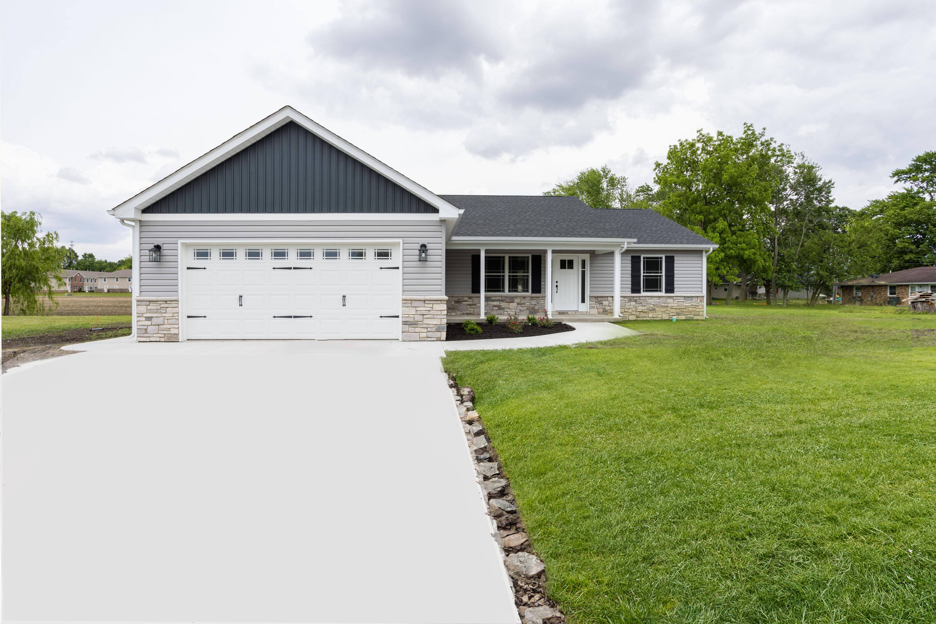 a view of a house with a yard