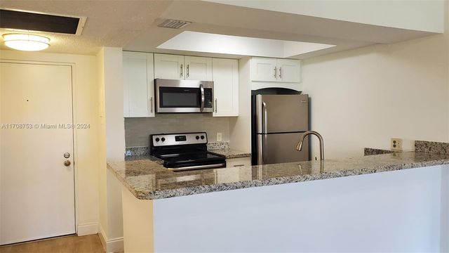 $2,490 | 8100 Geneva Court, Unit 247 | Doral