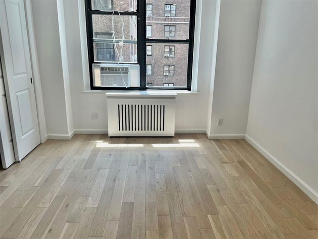 $5,460 | 160 East 48th Street, Unit 9Q | Midtown East