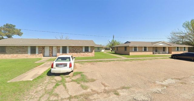 $321 | 502 North San Antonio Street | Marlin