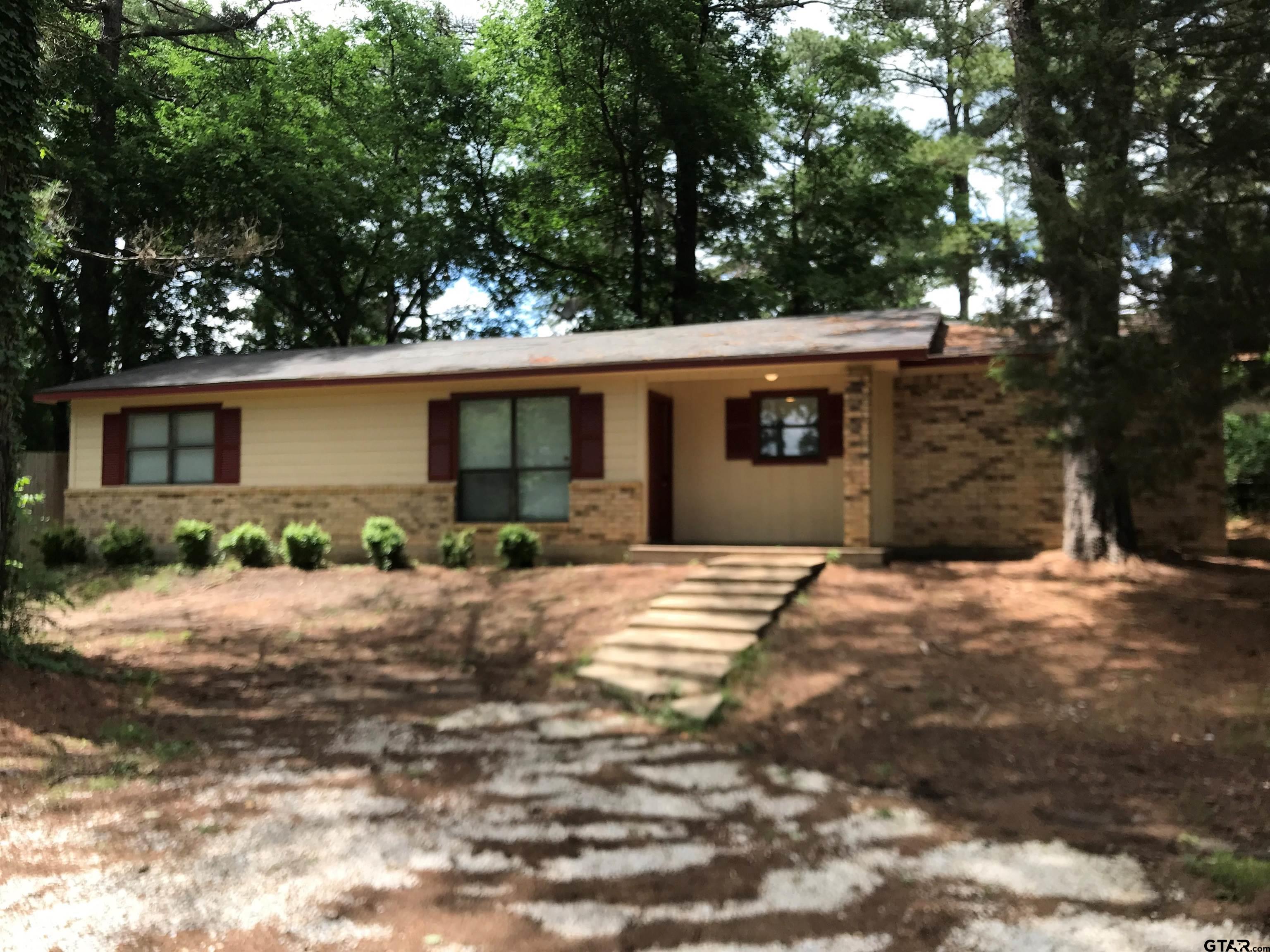 a front view of house with yard