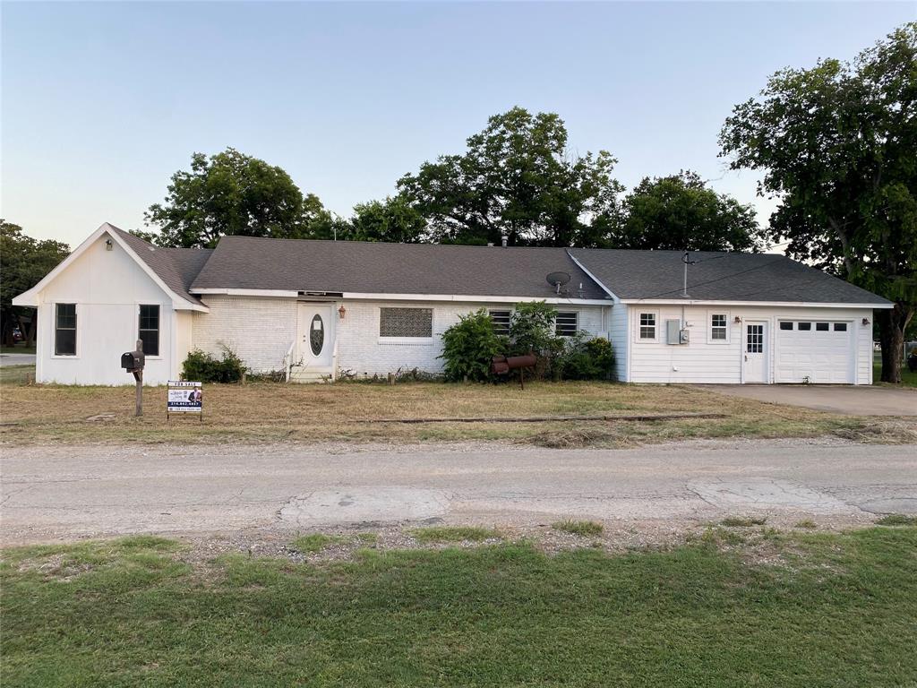 a view of front of house with a yard