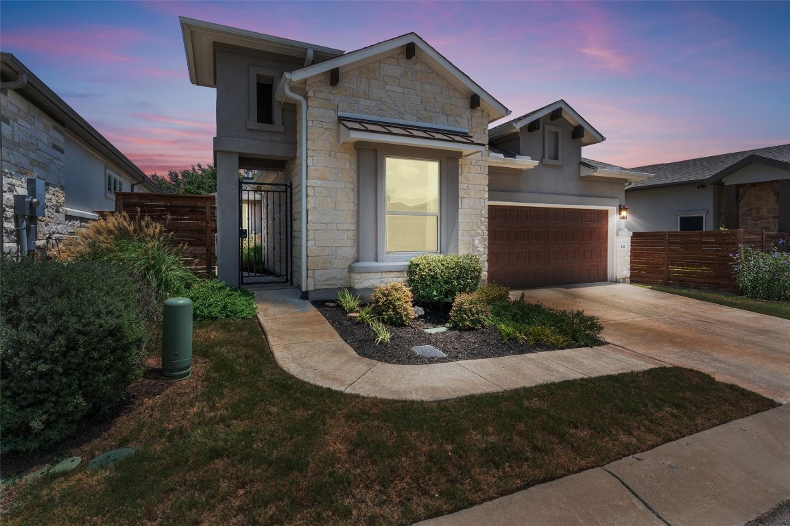 This single-story Gardens at Verde Vista home offers a cozy yet modern feel.