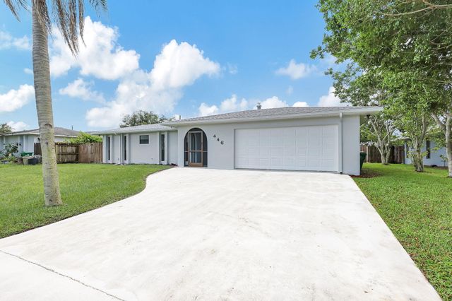 $479,500 | 446 Southeast Galleon Lane | Port St. Lucie