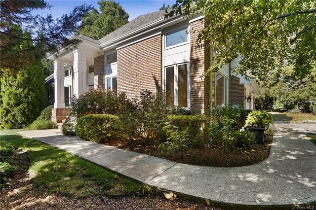 $1,075,000 | 1 Longledge Drive | Rye Brook