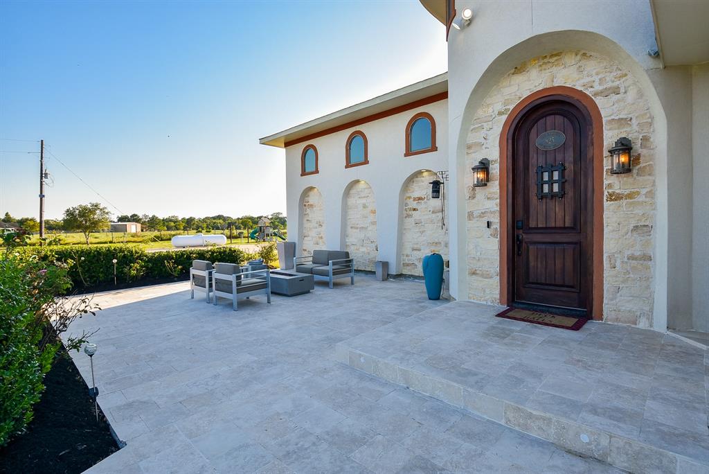 a view of a house with backyard sitting area and garden