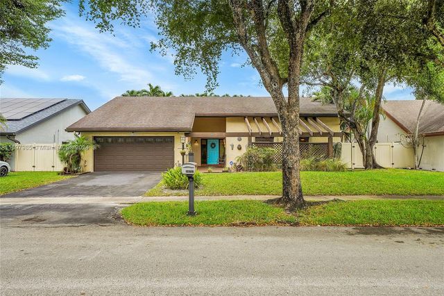 $640,000 | 10221 Northwest 24th Court | Pembroke Lakes