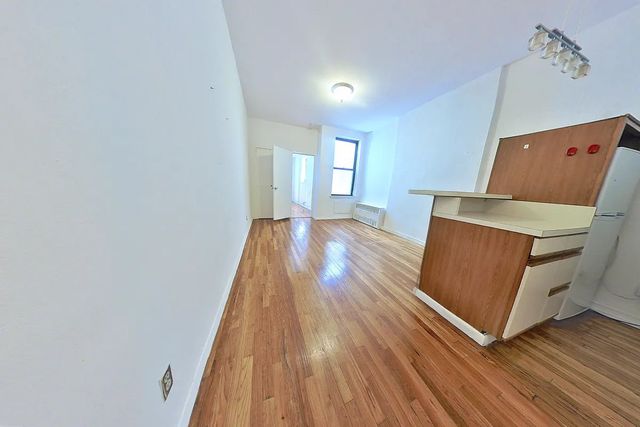 $2,600 | 423 East 83rd Street, Unit 4B | Upper East Side