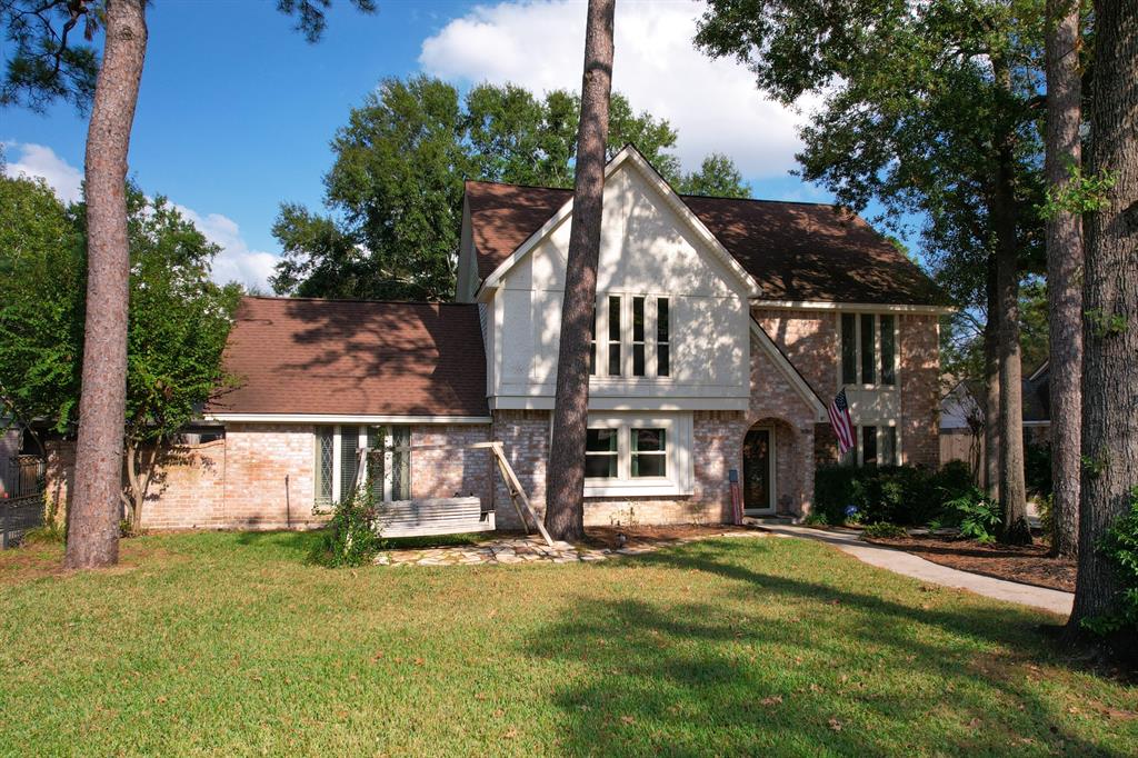 Expansive front yard.