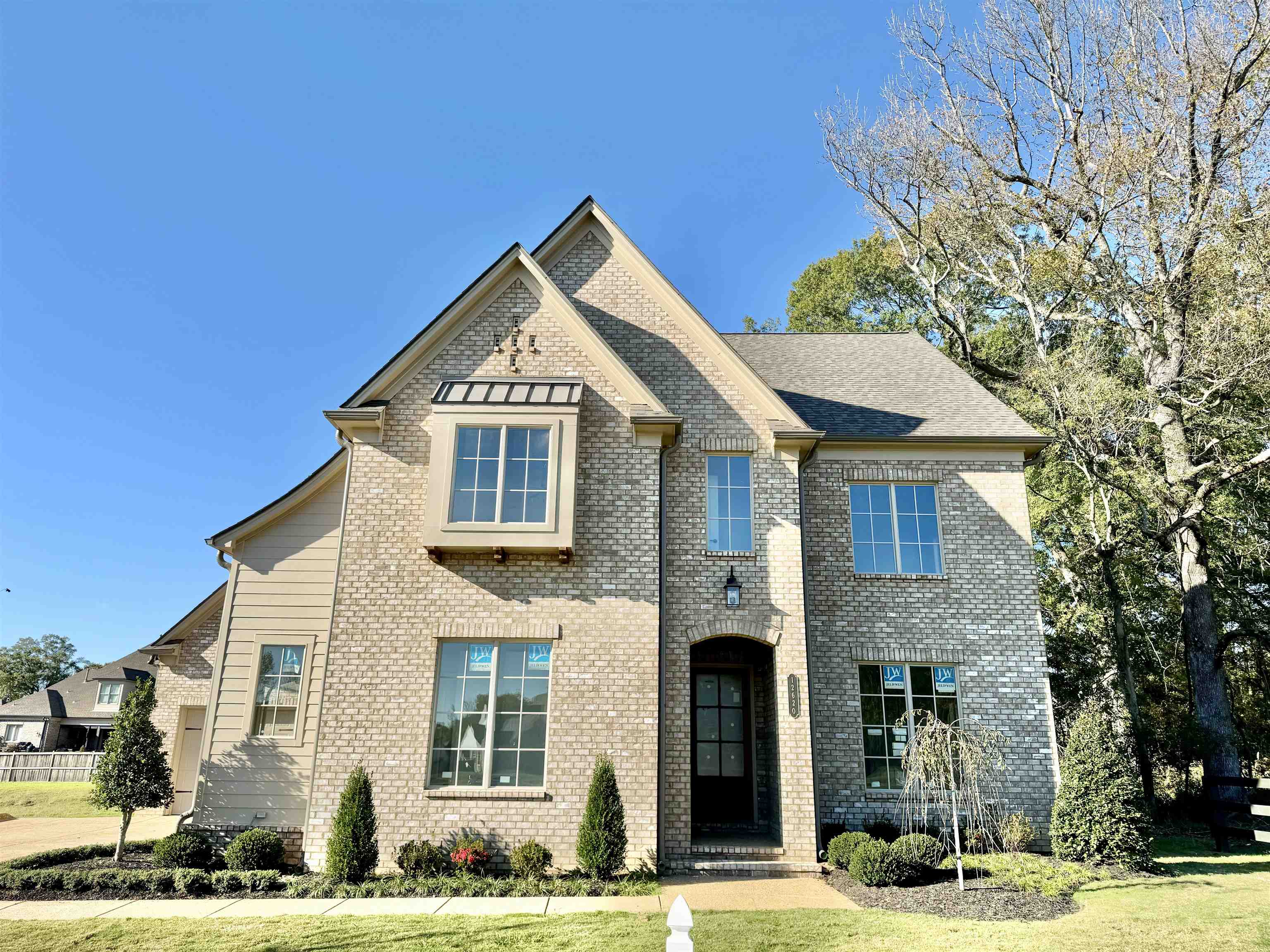 View of front facade with a front lawn