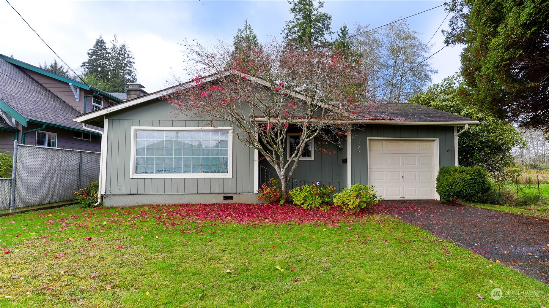 a front view of house with yard