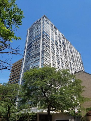 $1,920 | 5757 North Sheridan Road, Unit 10H | Beach Point Towers