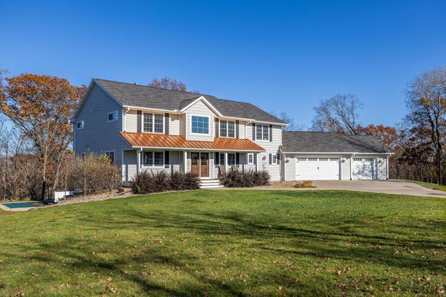 $1,299,900 | W5420 North Innsbruck Road | Hamilton