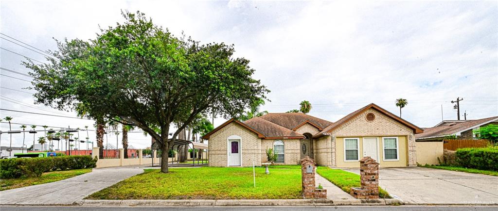 Ranch-style house featuring a front lawn