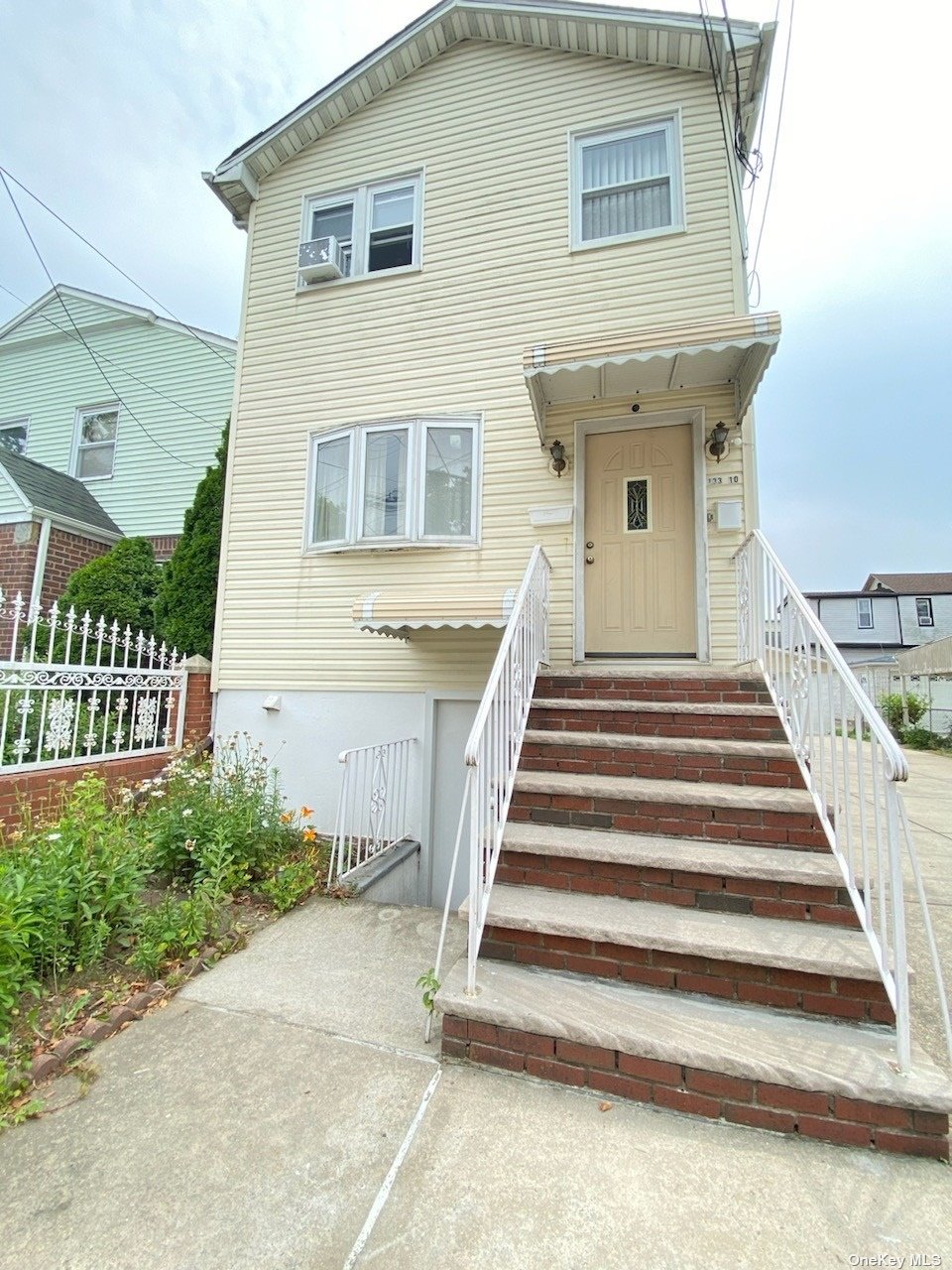 a view of a house with entryway and stairs