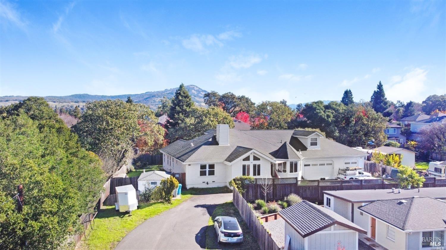 a view of multiple houses with a big yard