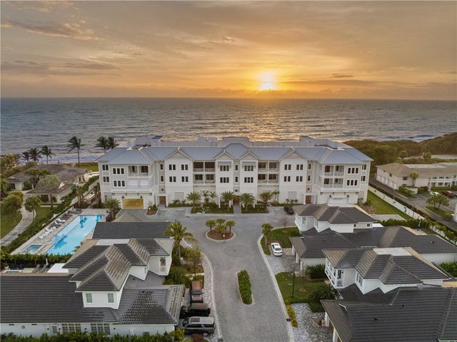 $4,450,000 | 950 Surfsedge Way, Unit 205 | John's Island Club