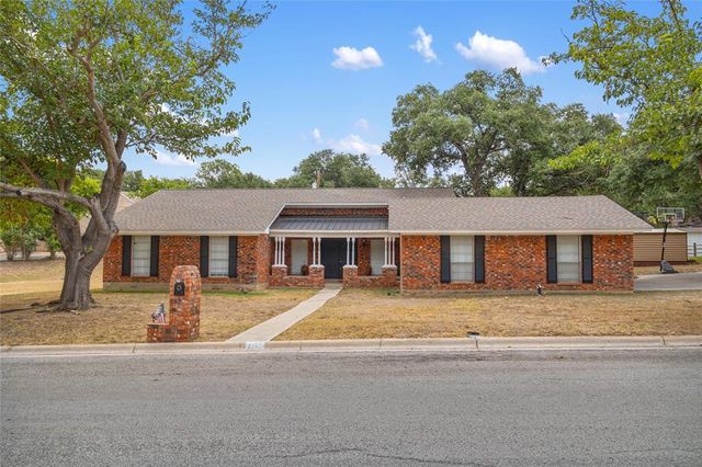 $299,000 | 702 Oakpark Drive | Brownwood