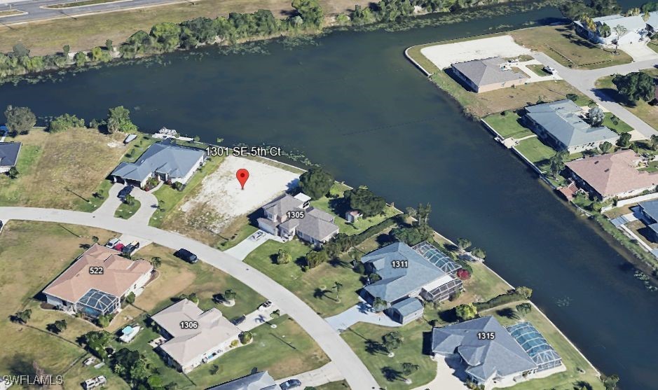 an aerial view of a house with outdoor space and lake view