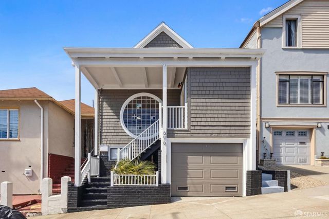 $1,295,000 | 696 Edinburgh Street | Excelsior