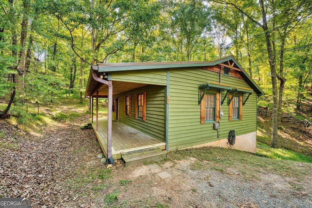 a view of a house with a backyard