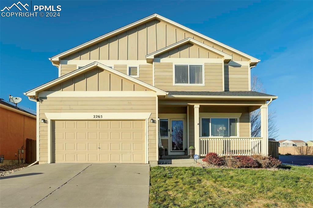 Craftsman house with a porch and a garage