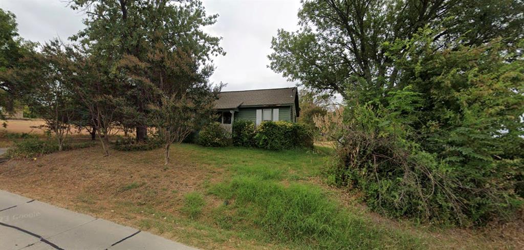 a view of a house with a tree