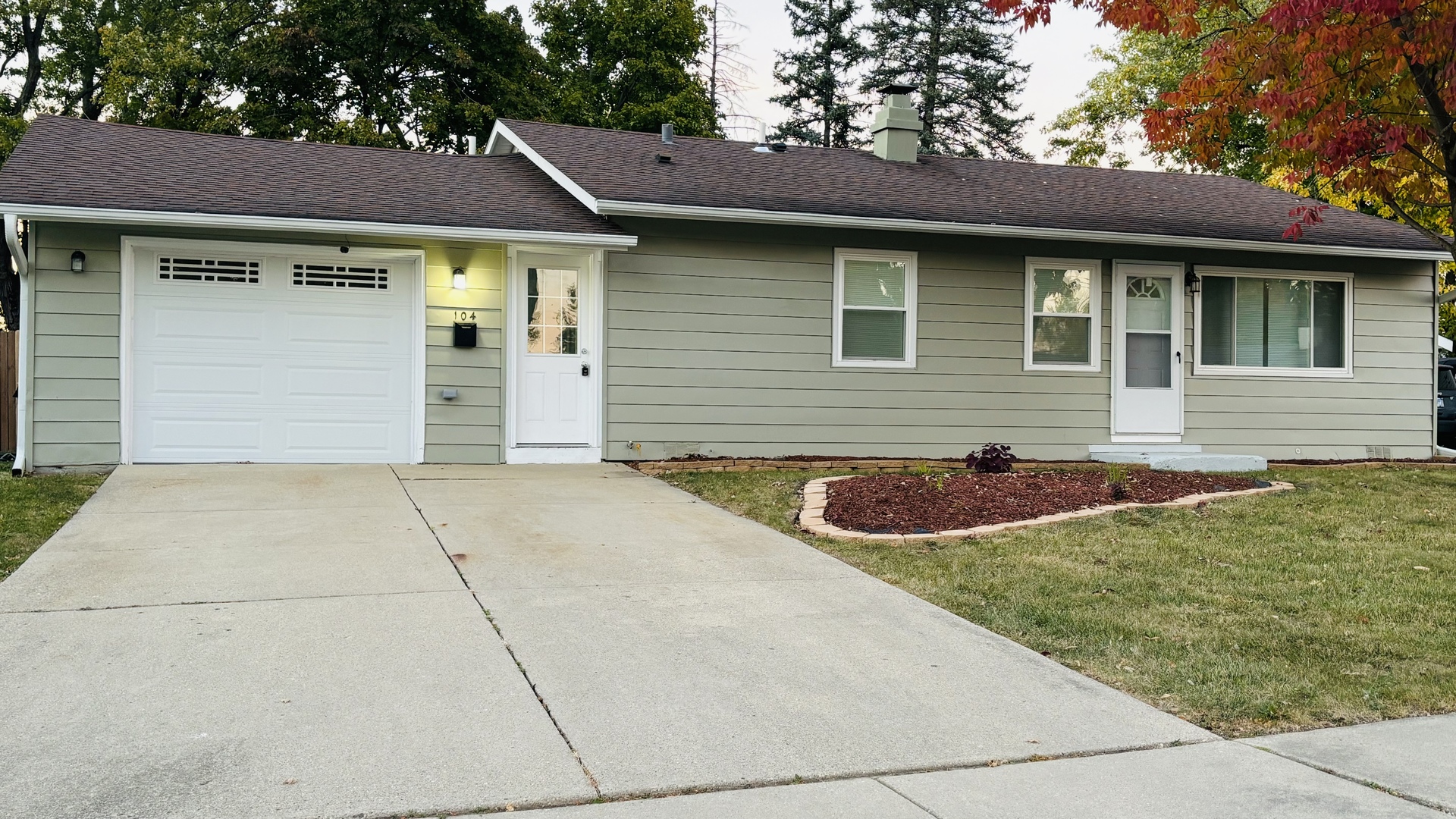 a front view of house with yard