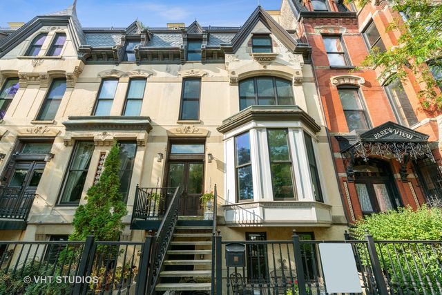 $10,000 | 1914 North Clark Street | Lincoln Park