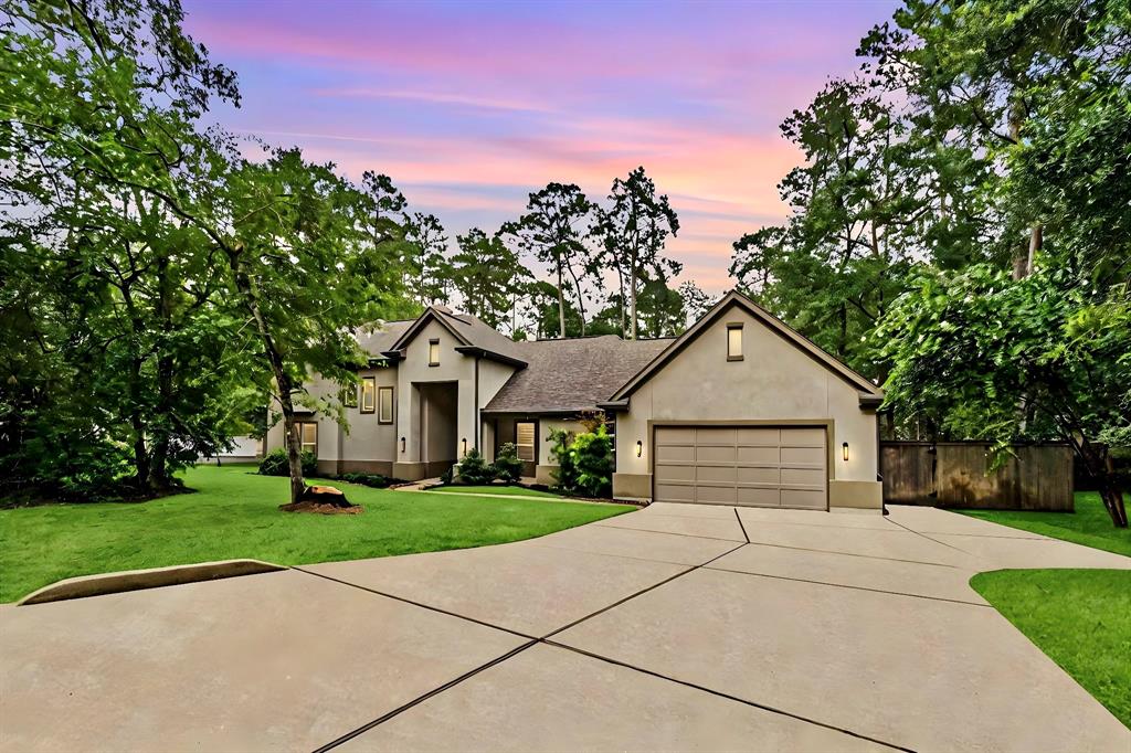 Gorgeous Home in a Private Retreat Setting located on a cul-de-sac street in the lovely Carriage Hills subdivision! Built in 2015, zoned to The Woodlands High School and with so many amenities nearby this is a true treasure!!